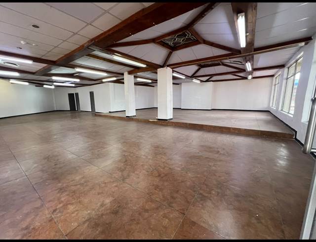 300M² WAREHOUSE TO LET IN ROOIHUISKRAAL